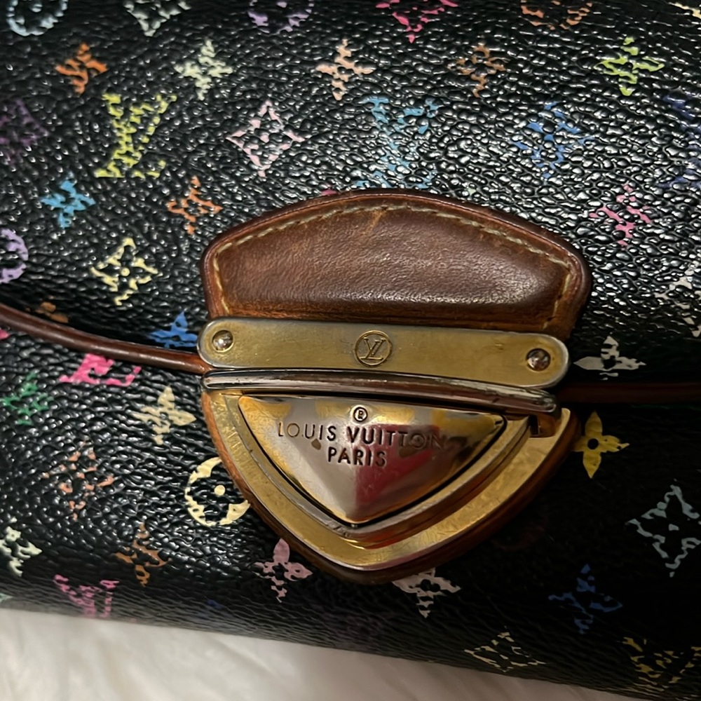 Louis Vuitton wallet, used, but still has a lot of life. 100% authentic. MI0068 - Picture 2 of 16